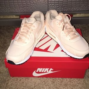 Women’s air max 90 lea size 10